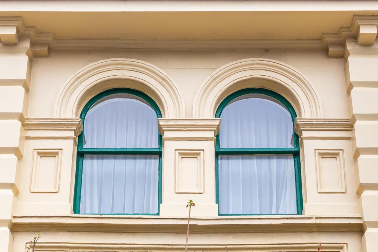The Grand Hotel & Bar - อาคาโรอา ภายนอก รูปภาพ